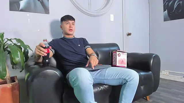 Cristopher strong online show from 13, 3, 2025