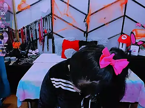 AlanaLuck online show from 4, 10, 2025