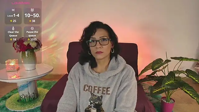 Elliee  online show from 3, 3, 2025