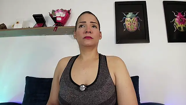 Snapshot of Elliee_ chatting on 12, 6, 2026 Elliee online show from 12, 6, 2026