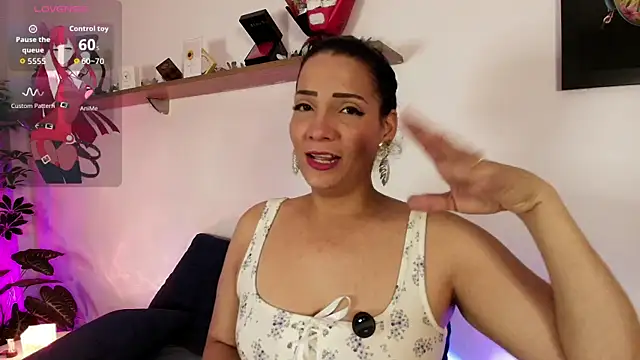 Snapshot of Elliee_ chatting on 21, 7, 2026 Elliee online show from 21, 7, 2026