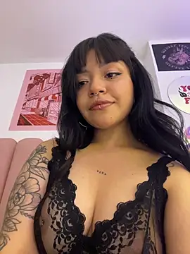 Ashley Chriss online show from 4, 12, 2025