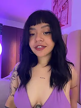 Ashley Chriss online show from 18, 12, 2025