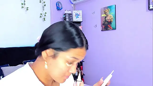 Snapshot of sara_mendez2 chatting on 10, 1, 2025 sara mendez2 online show from 10, 1, 2025