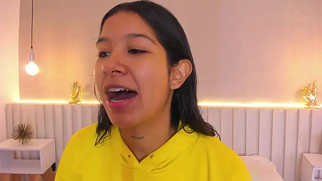 Snapshot of Aida_moreno chatting on 7, 3, 2025 Aida moreno online show from 7, 3, 2025