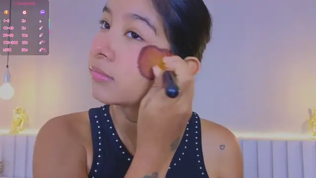 Snapshot of Aida_moreno chatting on 18, 10, 2025 Aida moreno online show from 18, 10, 2025