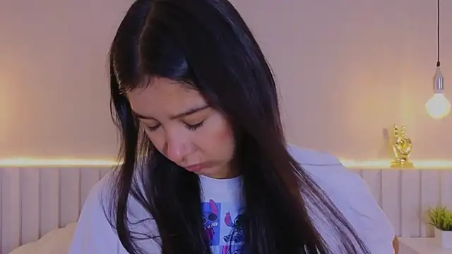 Snapshot of Aida_moreno chatting on 6, 11, 2025 Aida moreno online show from 6, 11, 2025