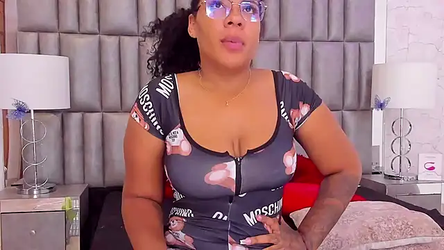 Snapshot of MelannyTylor chatting on 5, 12, 2024 MelannyTylor online show from 5, 12, 2024