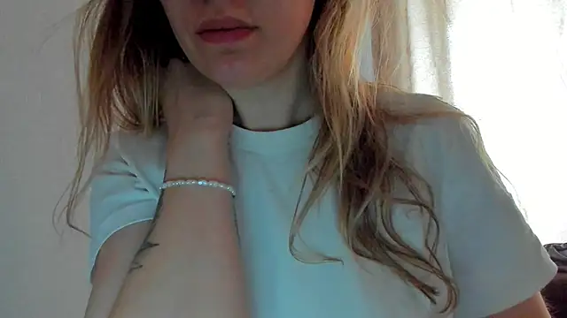 foxy blond online show from 17, 4, 2026