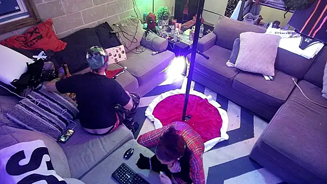 Snapshot of KRYZTALYNXXX chatting on 15, 12, 2025 KRYZTALYNXXX online show from 15, 12, 2025