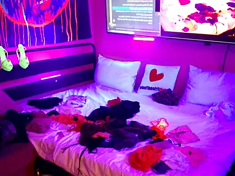 Snapshot of KRYZTALYNXXX chatting on 4, 4, 2026 KRYZTALYNXXX online show from 4, 4, 2026