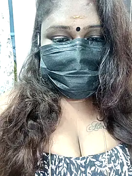 Snapshot of simran21 chatting on 2, 2, 2025 simran21 online show from 2, 2, 2025