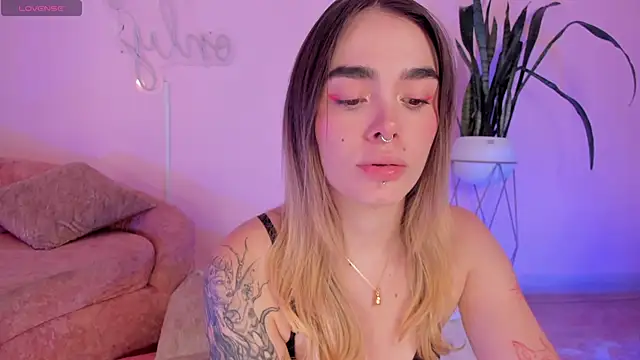 Snapshot of Lucy_Vega chatting on 1, 11, 2025 Lucy Vega online show from 1, 11, 2025