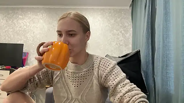Snapshot of AnneBall chatting on 7, 1, 2025 AnneBall online show from 7, 1, 2025