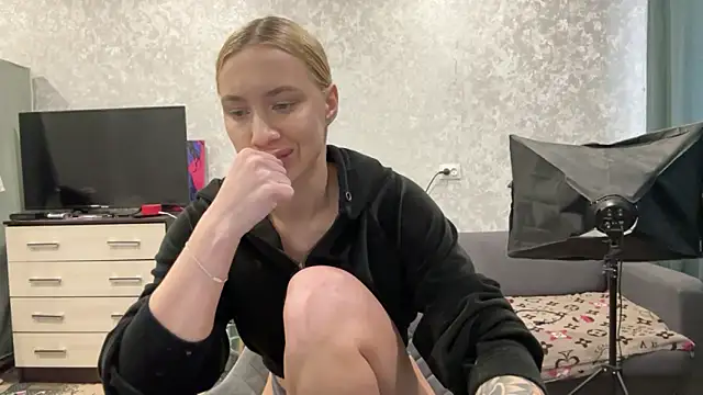 Snapshot of AnneBall chatting on 3, 2, 2025 AnneBall online show from 3, 2, 2025
