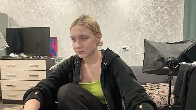 Snapshot of AnneBall chatting on 4, 2, 2025 AnneBall online show from 4, 2, 2025