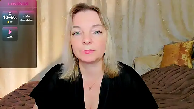Snapshot of Regina__blue chatting on 17, 10, 2025 Regina blue online show from 17, 10, 2025