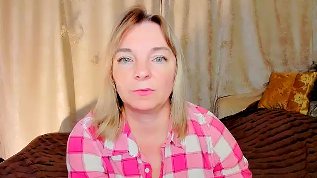 Snapshot of Regina__blue chatting on 27, 10, 2025 Regina blue online show from 27, 10, 2025