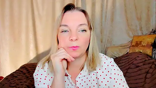 Snapshot of Regina__blue chatting on 4, 12, 2025 Regina blue online show from 4, 12, 2025