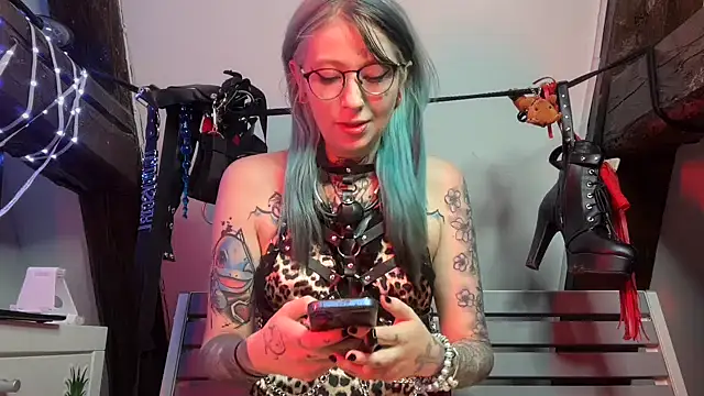 Snapshot of coyemoo chatting on 8, 11, 2025 coyemoo online show from 8, 11, 2025