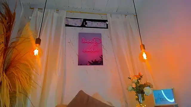 Natasha hartaman online show from 2, 2, 2025