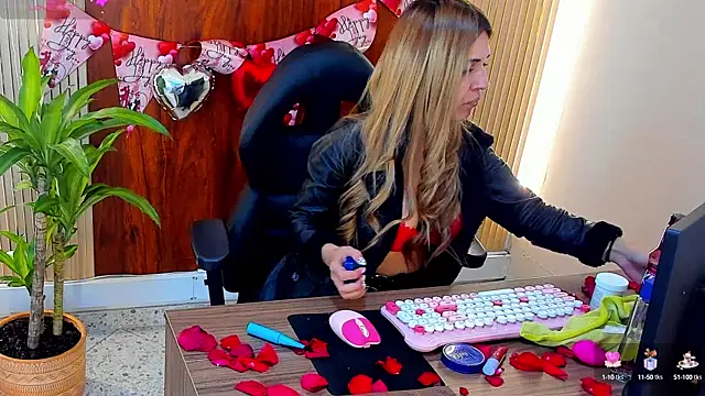 EvaaLovia1 online show from 14, 2, 2025