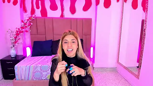 EvaaLovia1 online show from 4, 3, 2025