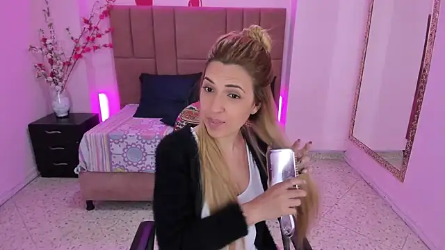 EvaaLovia1 online show from 11, 3, 2025