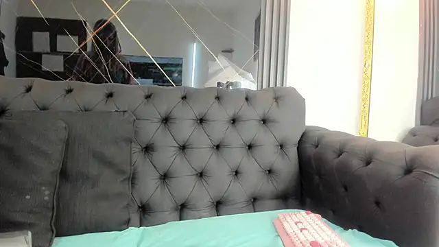 EvaaLovia1 online show from 5, 2, 2026