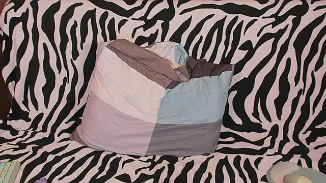 Snapshot of VeronikaKissuchi chatting on 4, 1, 2025 VeronikaKissuchi online show from 4, 1, 2025