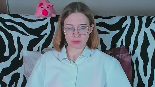 Snapshot of VeronikaKissuchi chatting on 5, 3, 2025 VeronikaKissuchi online show from 5, 3, 2025