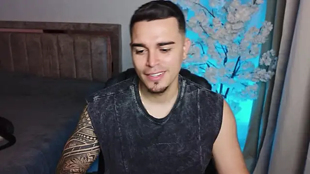 Axel Big cock online show from 25, 7, 2026