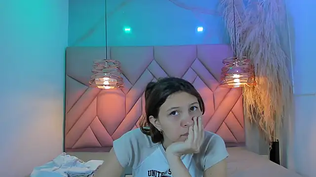 Snapshot of AngelaaCute_ chatting on 21, 12, 2024 AngelaaCute online show from 21, 12, 2024