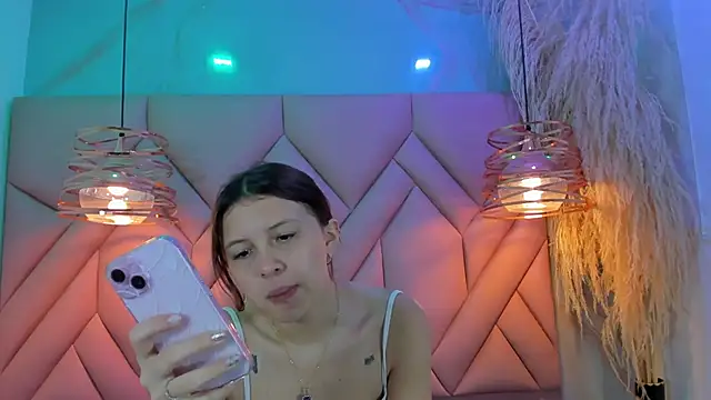 Snapshot of AngelaaCute_ chatting on 24, 12, 2024 AngelaaCute online show from 24, 12, 2024