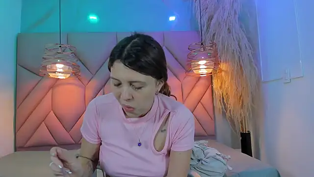 Snapshot of AngelaaCute_ chatting on 26, 12, 2024 AngelaaCute online show from 26, 12, 2024