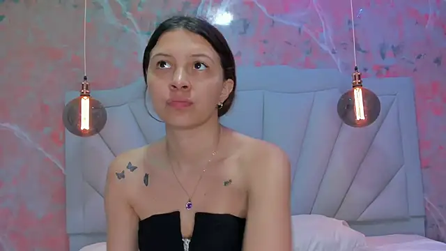 Snapshot of AngelaaCute_ chatting on 9, 1, 2025 AngelaaCute online show from 9, 1, 2025
