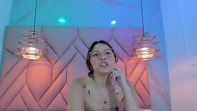 Snapshot of AngelaaCute_ chatting on 21, 1, 2025 AngelaaCute online show from 21, 1, 2025