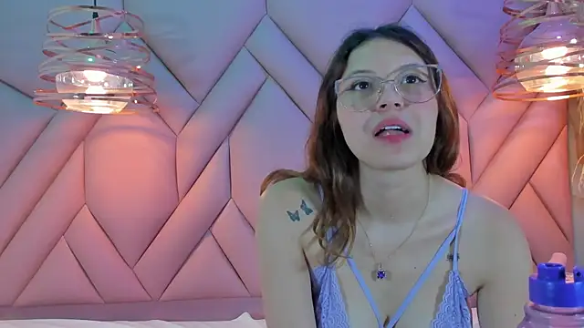 Snapshot of AngelaaCute_ chatting on 25, 1, 2025 AngelaaCute online show from 25, 1, 2025