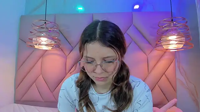 Snapshot of AngelaaCute_ chatting on 7, 2, 2025 AngelaaCute online show from 7, 2, 2025