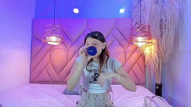 Snapshot of AngelaaCute_ chatting on 21, 3, 2025 AngelaaCute online show from 21, 3, 2025