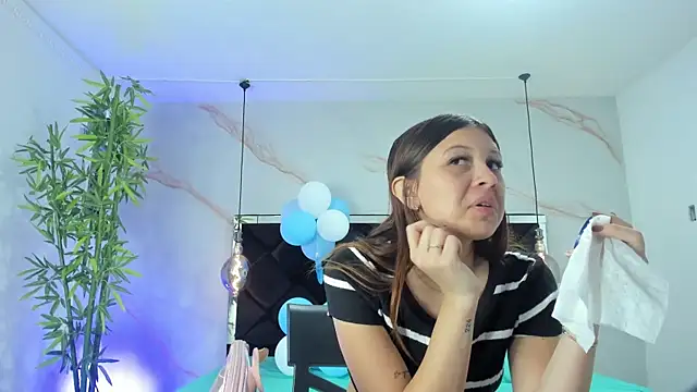 Snapshot of AngelaaCute_ chatting on 1, 10, 2025 AngelaaCute online show from 1, 10, 2025