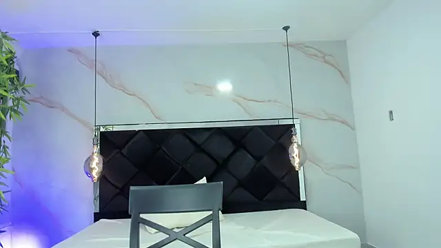 Snapshot of AngelaaCute_ chatting on 10, 10, 2025 AngelaaCute online show from 10, 10, 2025