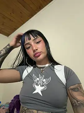 Snapshot of Sweet-bunny1 chatting on 26, 4, 2026 Sweet-bunny1 online show from 26, 4, 2026