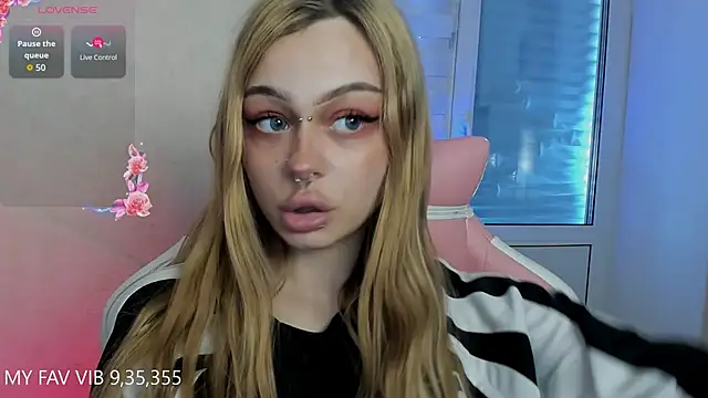 shy melony online show from 19, 4, 2026