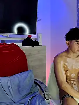 Twinkie-Alex18 online show from 19, 2, 2025