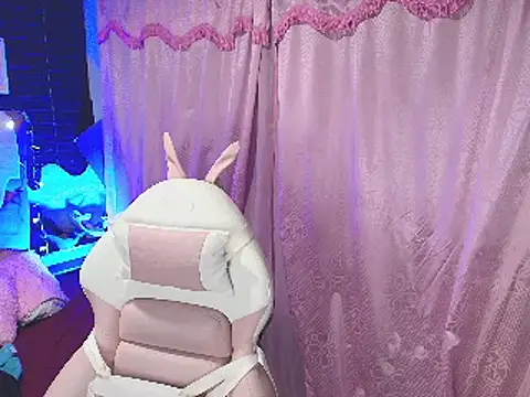 Snapshot of loren_tits24 chatting on 21, 12, 2024 loren tits24 online show from 21, 12, 2024