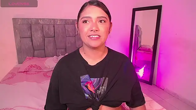 Snapshot of DIANEE_01 chatting on 19, 12, 2025 DIANEE 01 online show from 19, 12, 2025