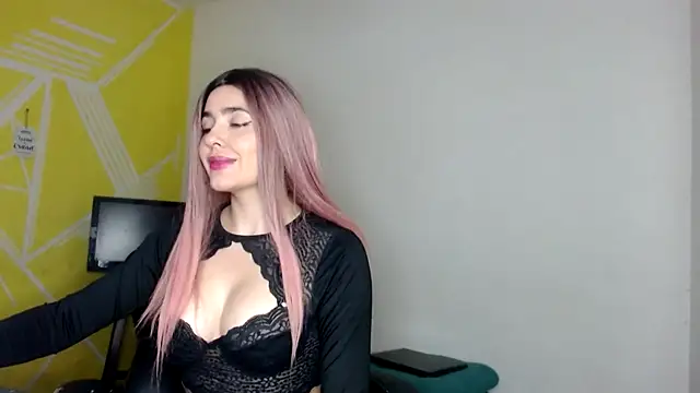 Nikolle Rouss online show from 24, 12, 2024