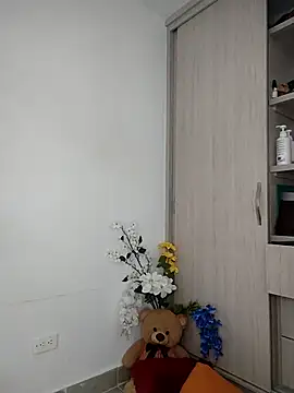 natalie cowens online show from 23, 10, 2025