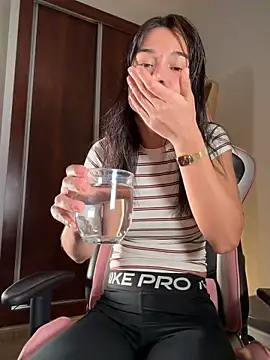 Adriennesexxx online show from 14, 3, 2026